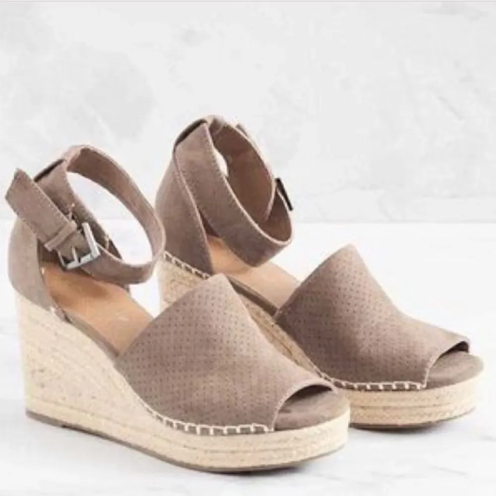 Altar’d State Marie Taupe Faux Suede Espadrille Platform Wedge Sandals Sz 10 NWT
